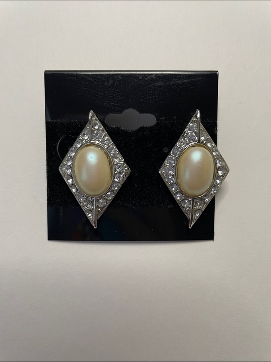 Source Unknown Jewelry - NWT Pearl Centered Rhinestone Diamond-Shaped Stud Earrings - Cream